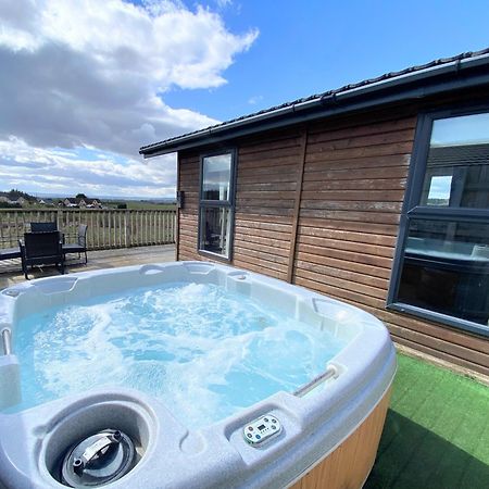 Benarty 11 With Private Hot Tub - Fife - Loch Leven - Lomond Hills - Pet Friendly Villa Kelty Buitenkant foto