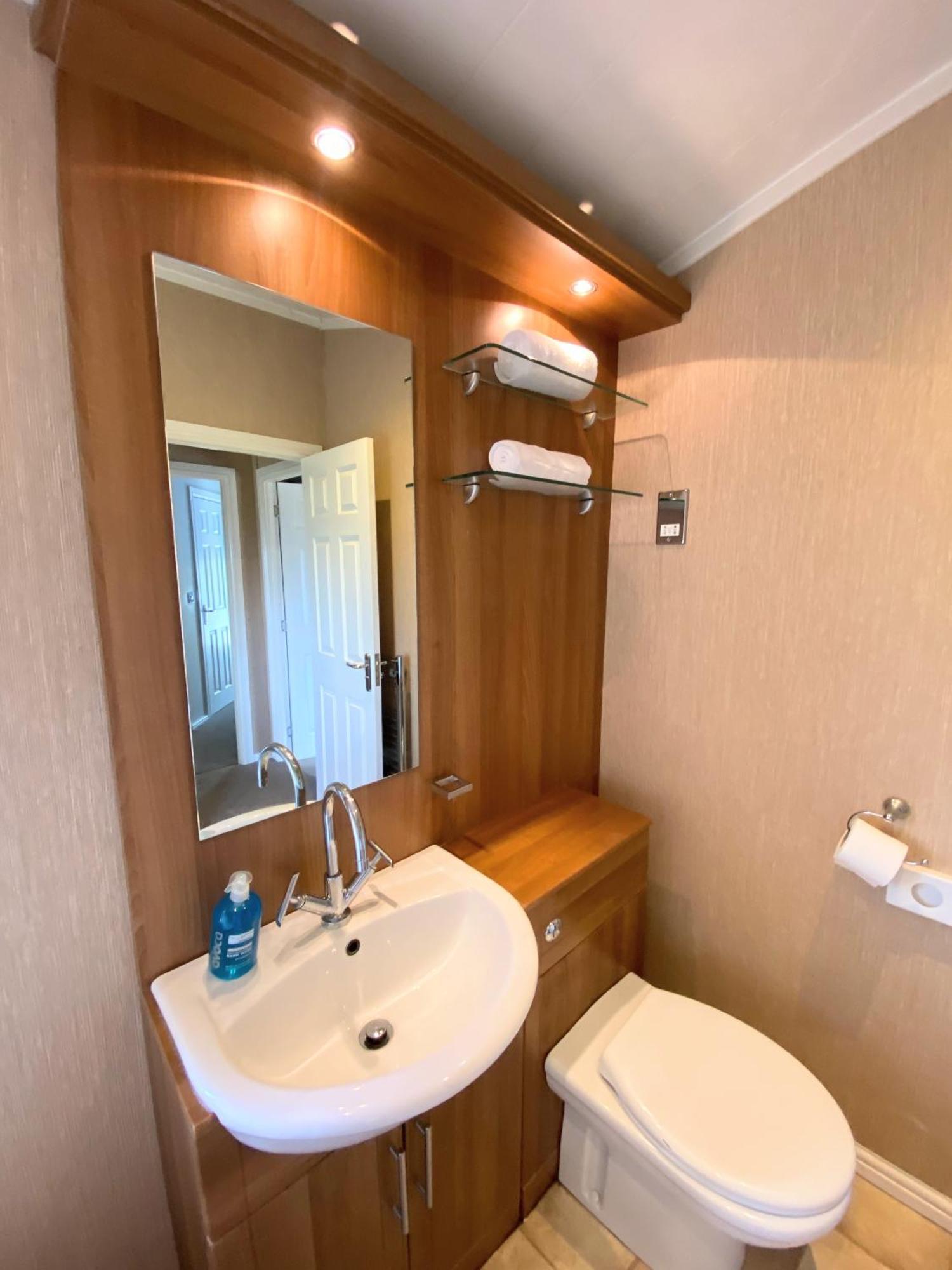 Benarty 11 With Private Hot Tub - Fife - Loch Leven - Lomond Hills - Pet Friendly Villa Kelty Buitenkant foto