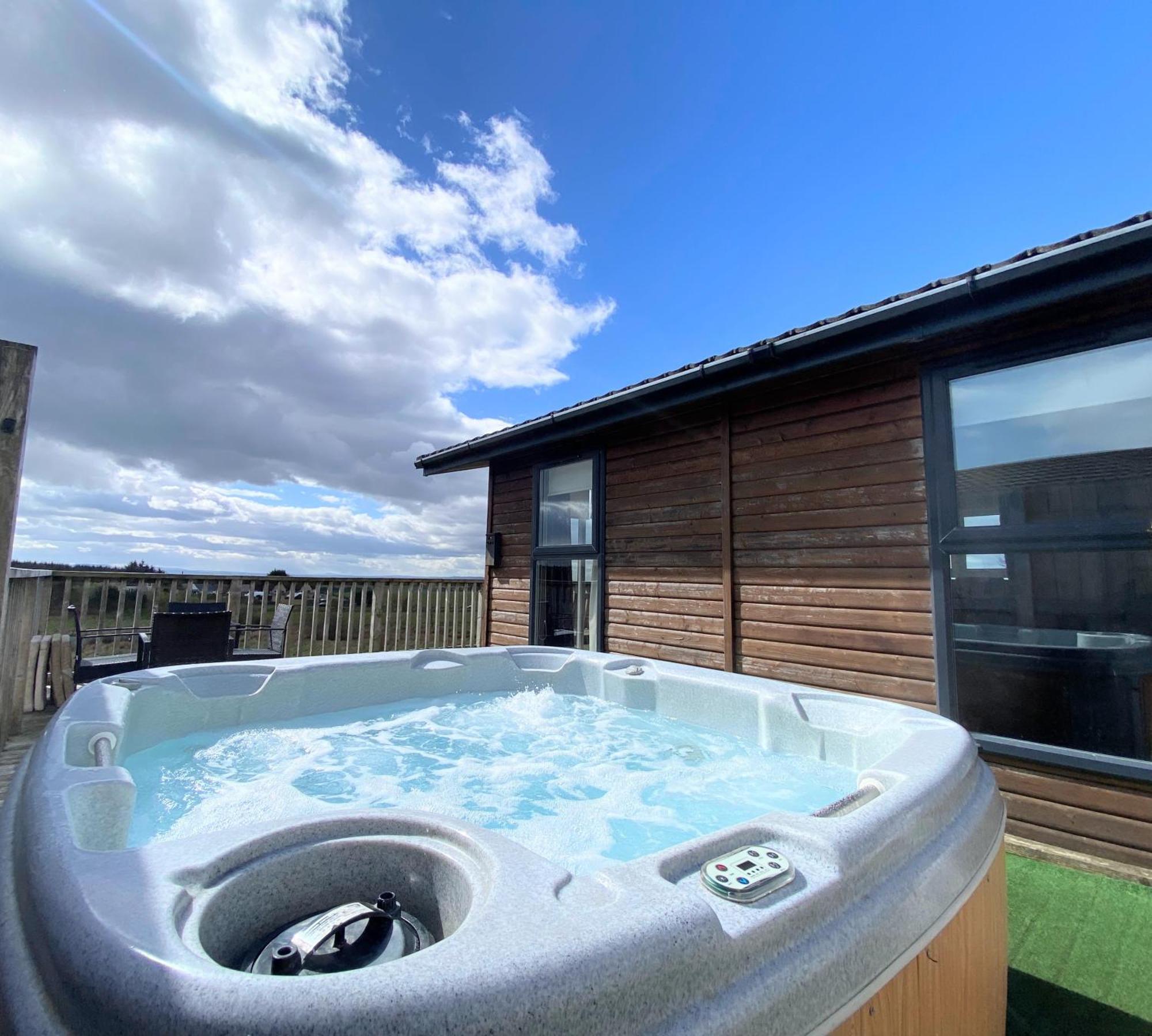 Benarty 11 With Private Hot Tub - Fife - Loch Leven - Lomond Hills - Pet Friendly Villa Kelty Buitenkant foto